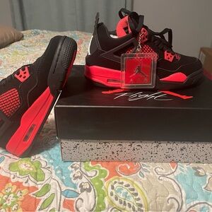 ***NEW IN BOX*** Kids size 4Y/5.5 Jordan 4 Red Thunders